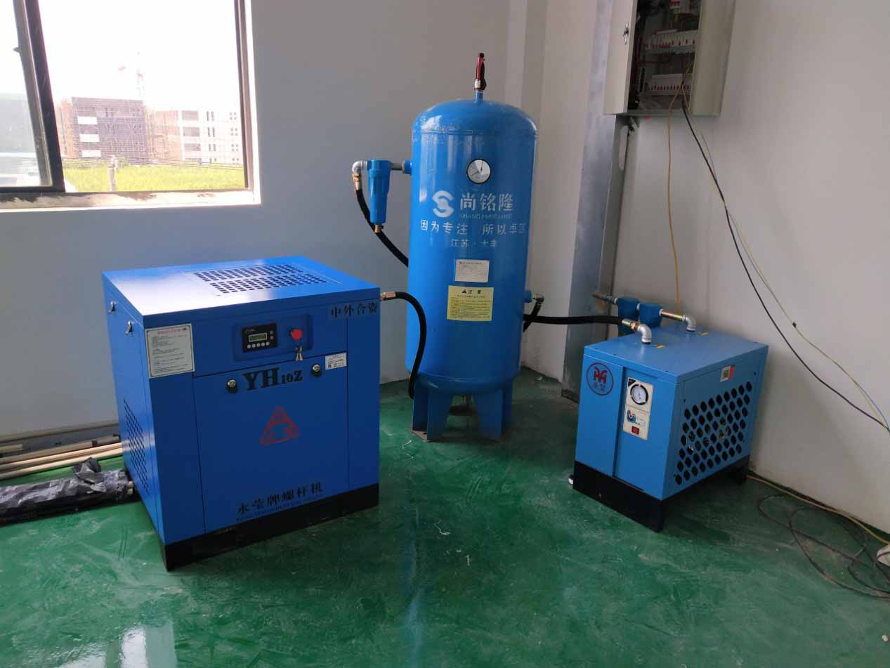簡單說說噴油螺桿空壓機配件高溫和解決方案-權偉永瑩螺桿空壓機廠家